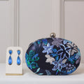 KIT FESTA: CLUTCH  BORDADA AZUL MARINHO + BRINCO FESTA GOTA LARANJA