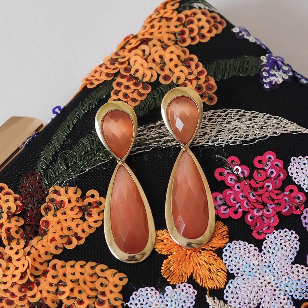 KIT FESTA: CLUTCH  BORDADA LARANJA + BRINCO FESTA GOTA LARANJA