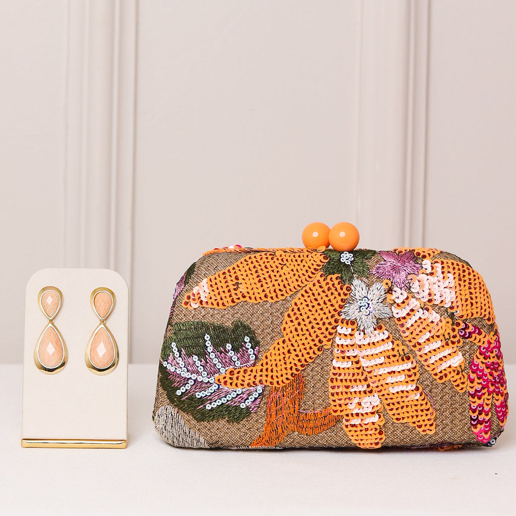 KIT FESTA: CLUTCH BORDADA LARANJA + BRINCO FESTA GOTA LARANJA
