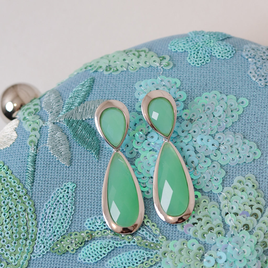 KIT FESTA: CLUTCH  BORDADA TURQUESA + BRINCO FESTA GOTA TURQUESA