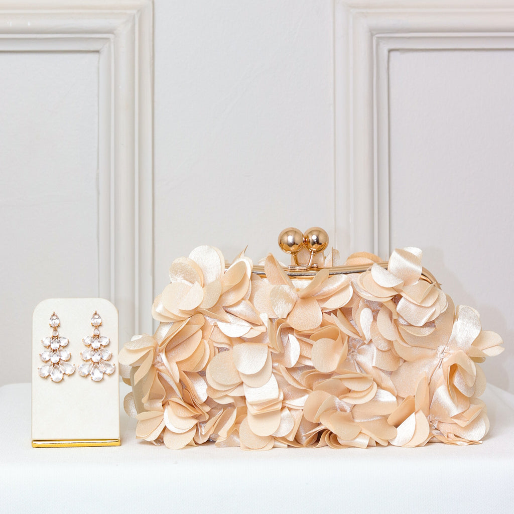 KIT FESTA: CLUTCH PÉTALA NUDE + BRINCO FESTA DOURADO