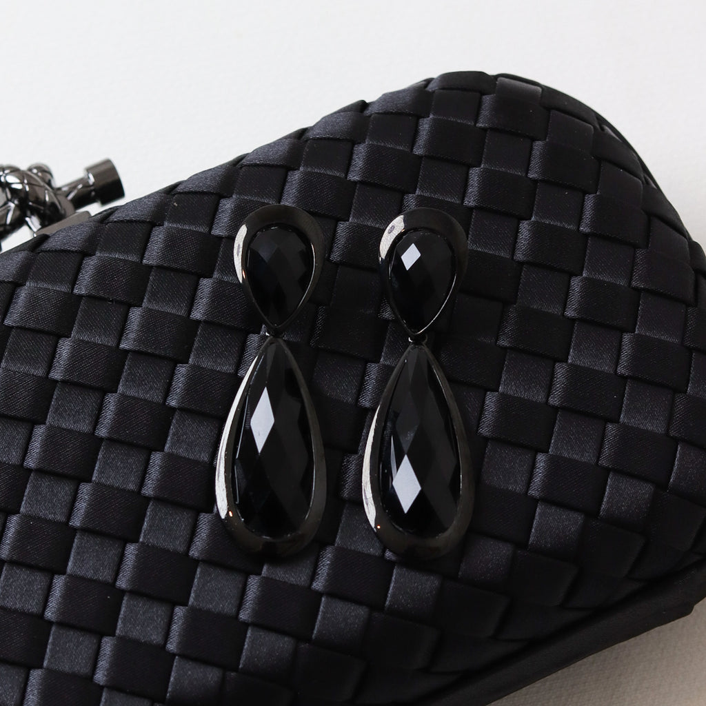 KIT FESTA: CLUTCH  TECIDO PRETA + BRINCO FESTA GOTA PRETO